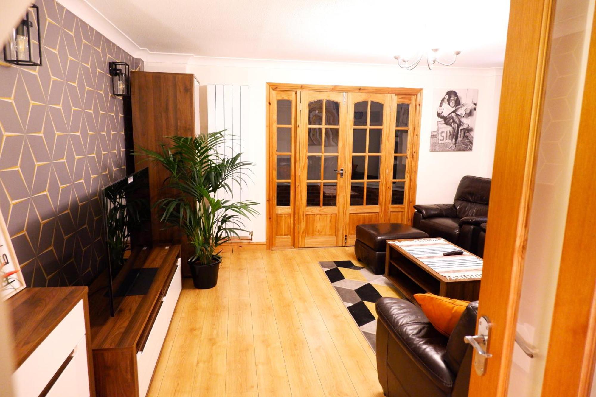 Dundridge Home - Morden Urban Living - Sleeps Up To 9 Guests & Private Parking For 2 Vehicles Bristol Exterior photo