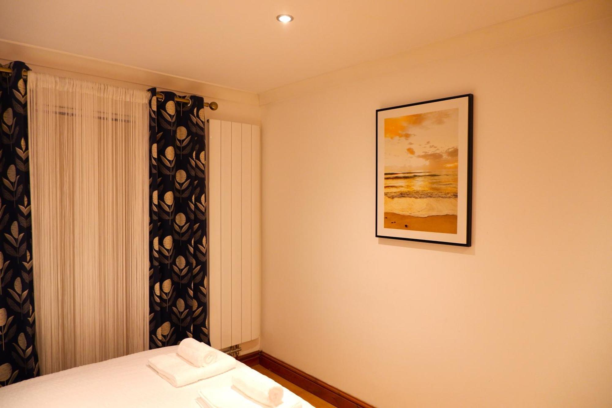 Dundridge Home - Morden Urban Living - Sleeps Up To 9 Guests & Private Parking For 2 Vehicles Bristol Exterior photo